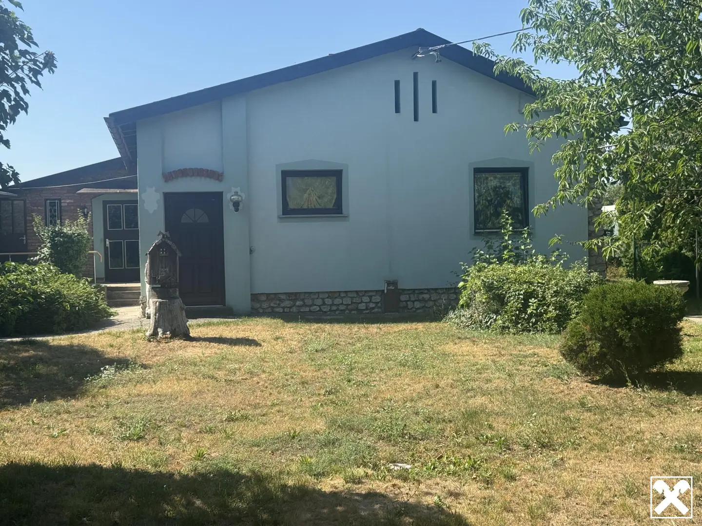 Wohnung mit Altbestand auf attraktivem Baugrund und guter Bahnanbindung