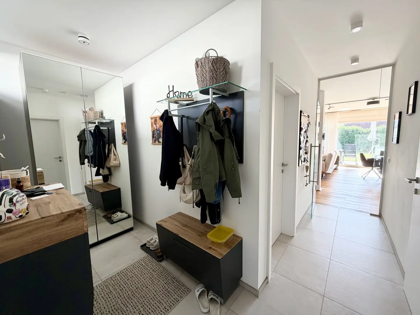 Familienwohnung mit Privatgarten und Pooloption