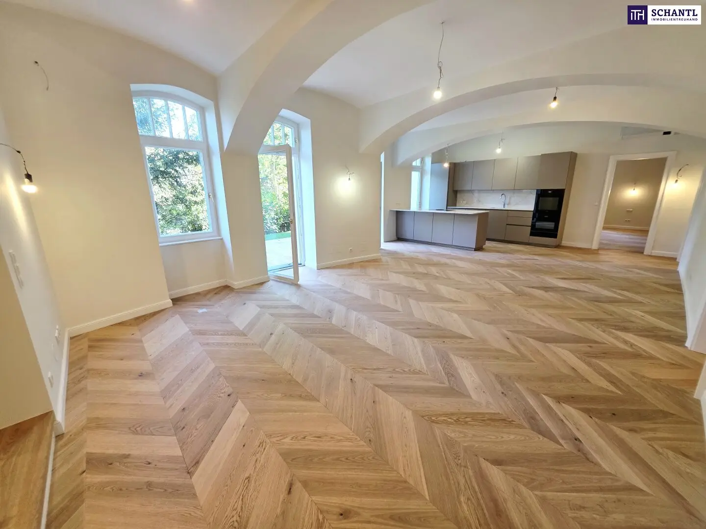 Hietzing Deluxe! Generalsanierte Luxuswohnung mit riesiger Privatgarage! Großer Garten + Riesige Terrassen + 4 Zimmer, 3 Bäder, 3 WCs und viel Raum! Premium Wohngefühl!