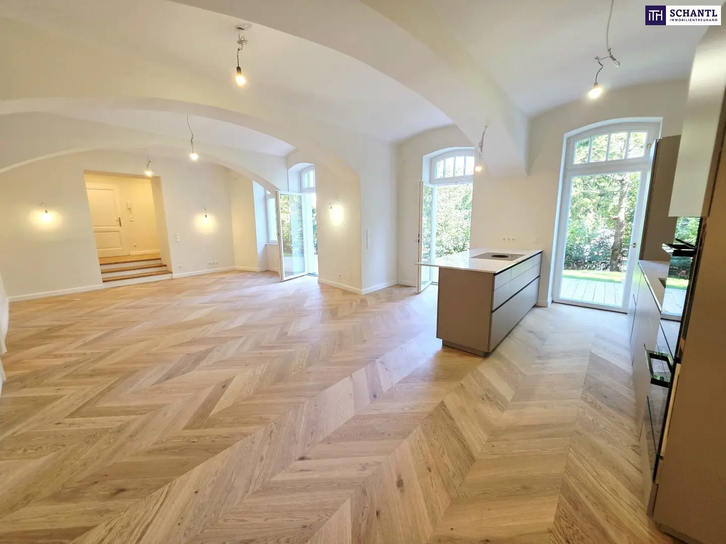 Hietzing Deluxe! Generalsanierte Luxuswohnung mit riesiger Privatgarage! Großer Garten + Riesige Terrassen + 4 Zimmer, 3 Bäder, 3 WCs und viel Raum! Premium Wohngefühl!