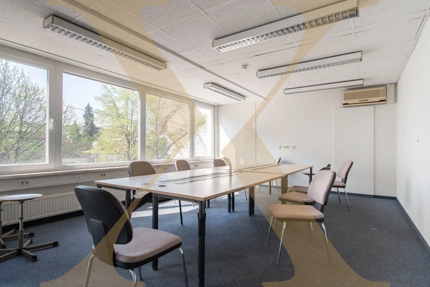 Supergünstige Büro-, Schulungs- oder Vereinsflächen im Zentrum von Linz mit Parkplätzen zu vermieten!