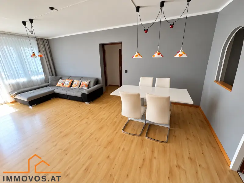 Lichtdurchflutete Wohnung mit Loggia und eigenem Stellplatz
