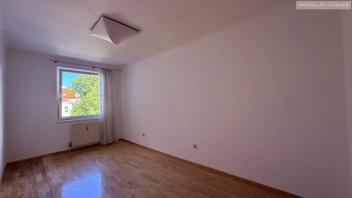 Helle Wohnung mit Gemeinschaftsgarten ideal für WG