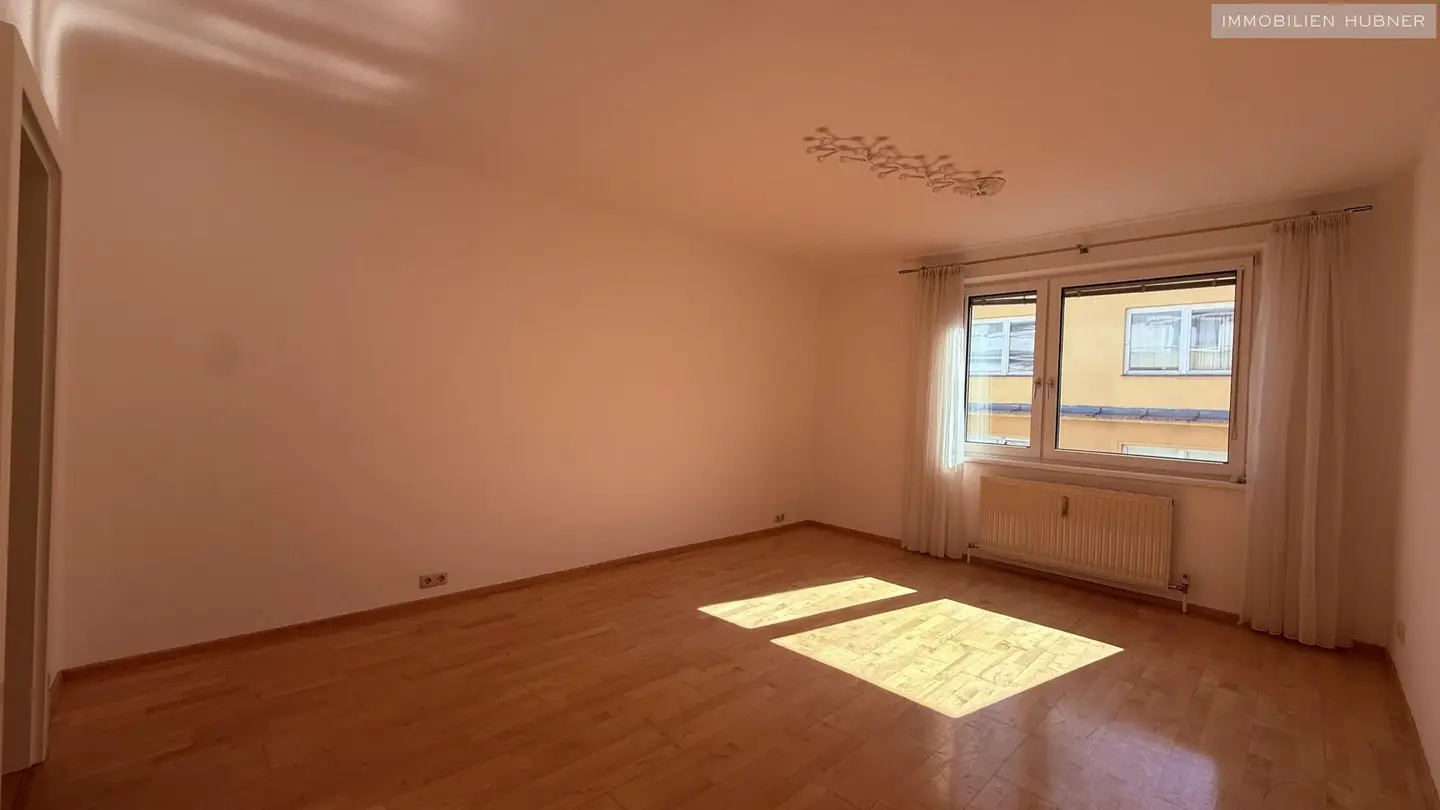 Helle Wohnung mit Gemeinschaftsgarten ideal für WG