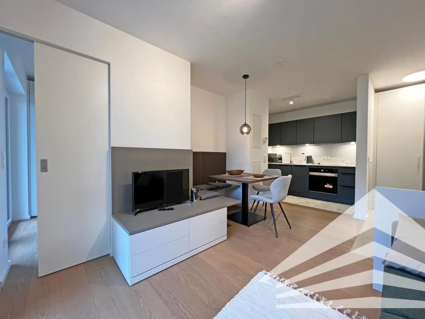 Komplett möblierte Wohnung mit sonniger Terrasse an Kulturmeile