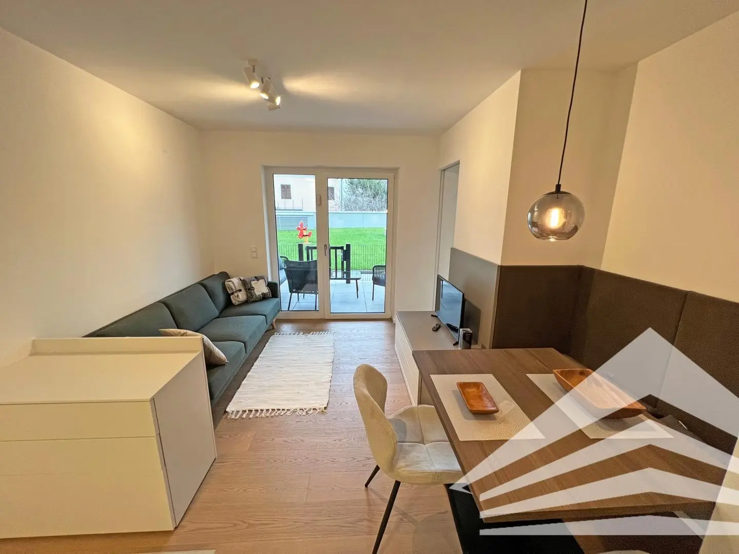 Komplett möblierte Wohnung mit sonniger Terrasse an Kulturmeile
