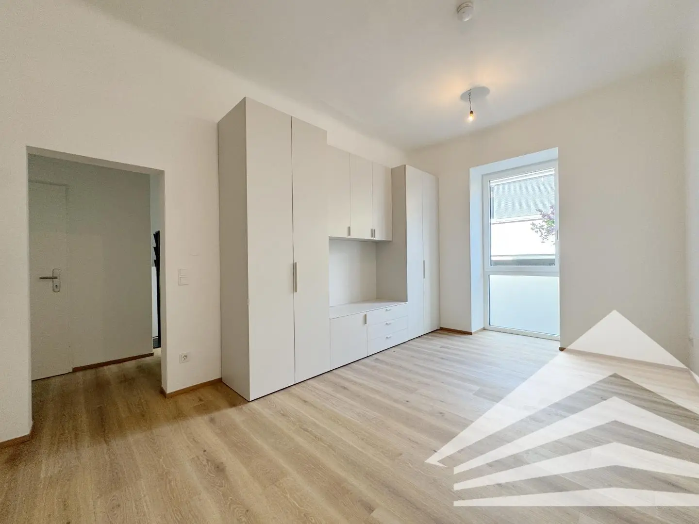 Generalsanierte Altbauwohnung nahe Landstraße mit Fußbodenheizung