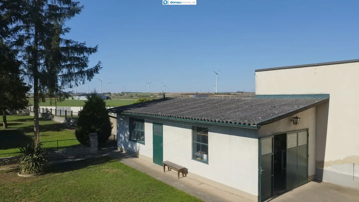 Very well maintained house, 2 building plots, subdivision possible