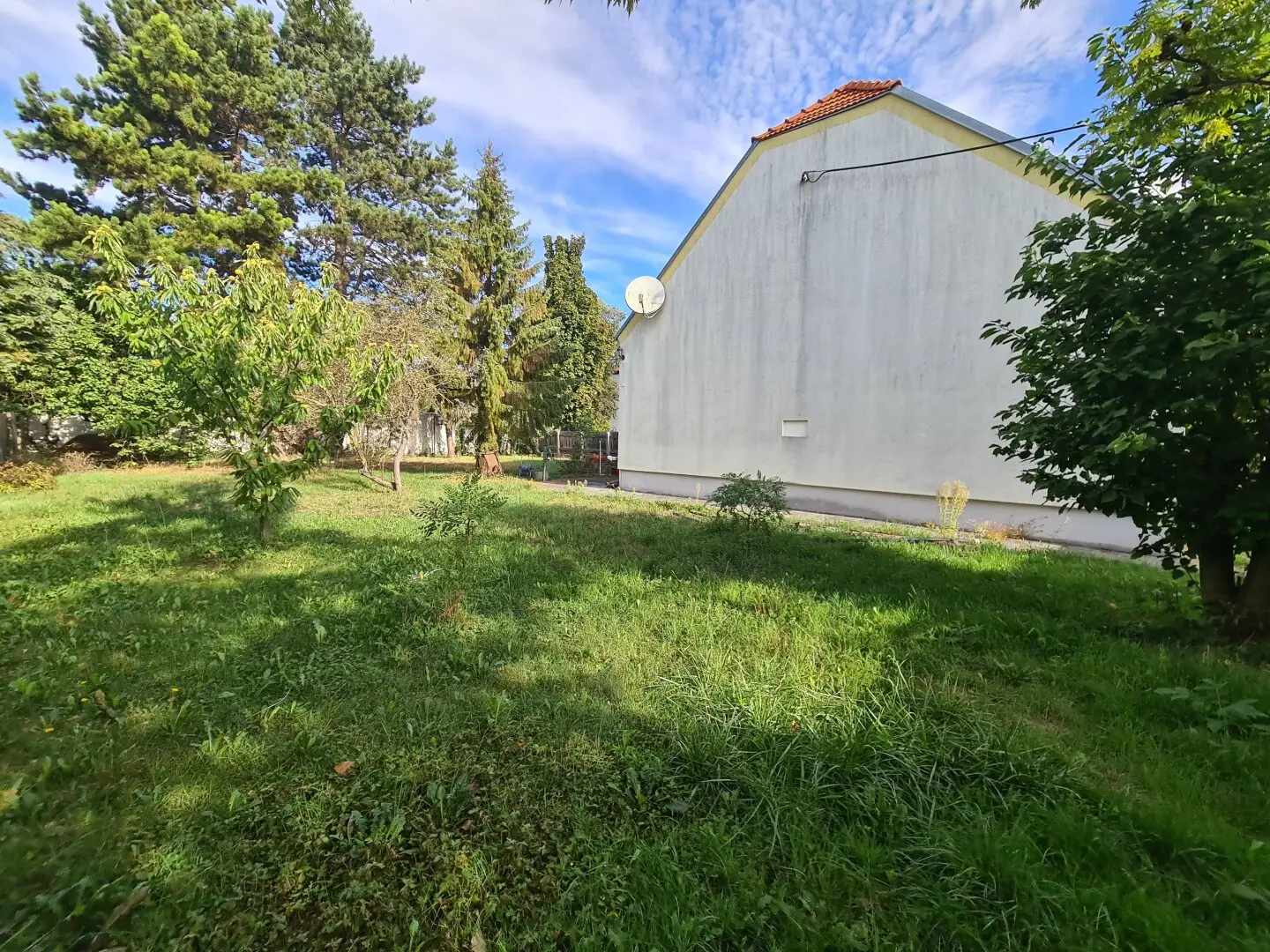 Sunny Corner Plot near Süßenbrunn Station