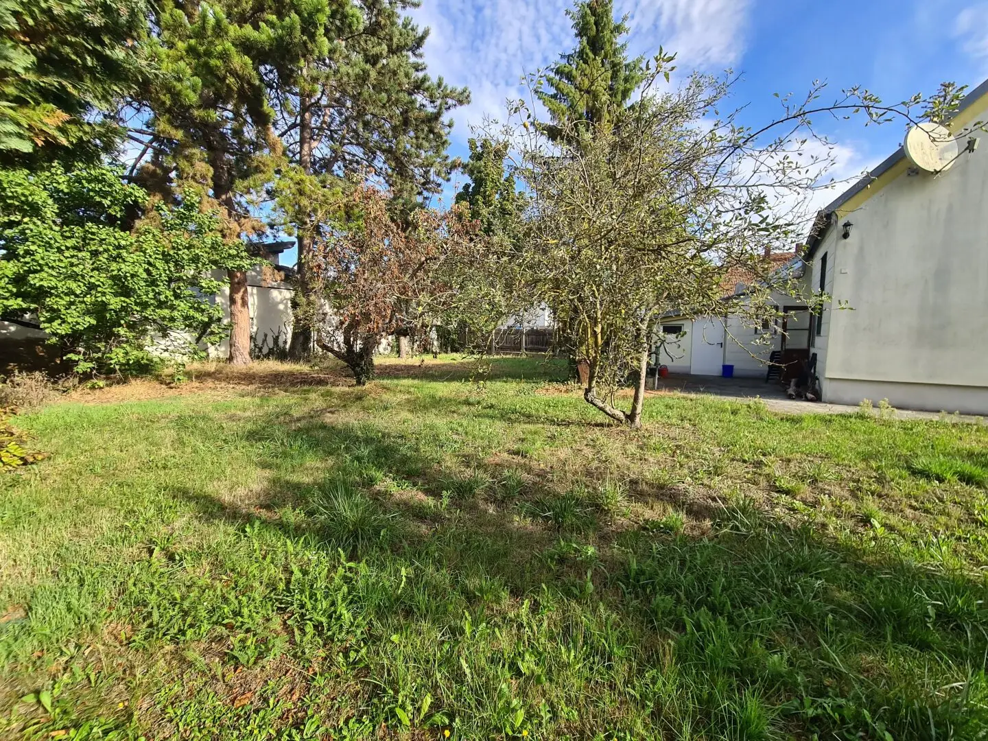 Sunny Corner Plot near Süßenbrunn Station