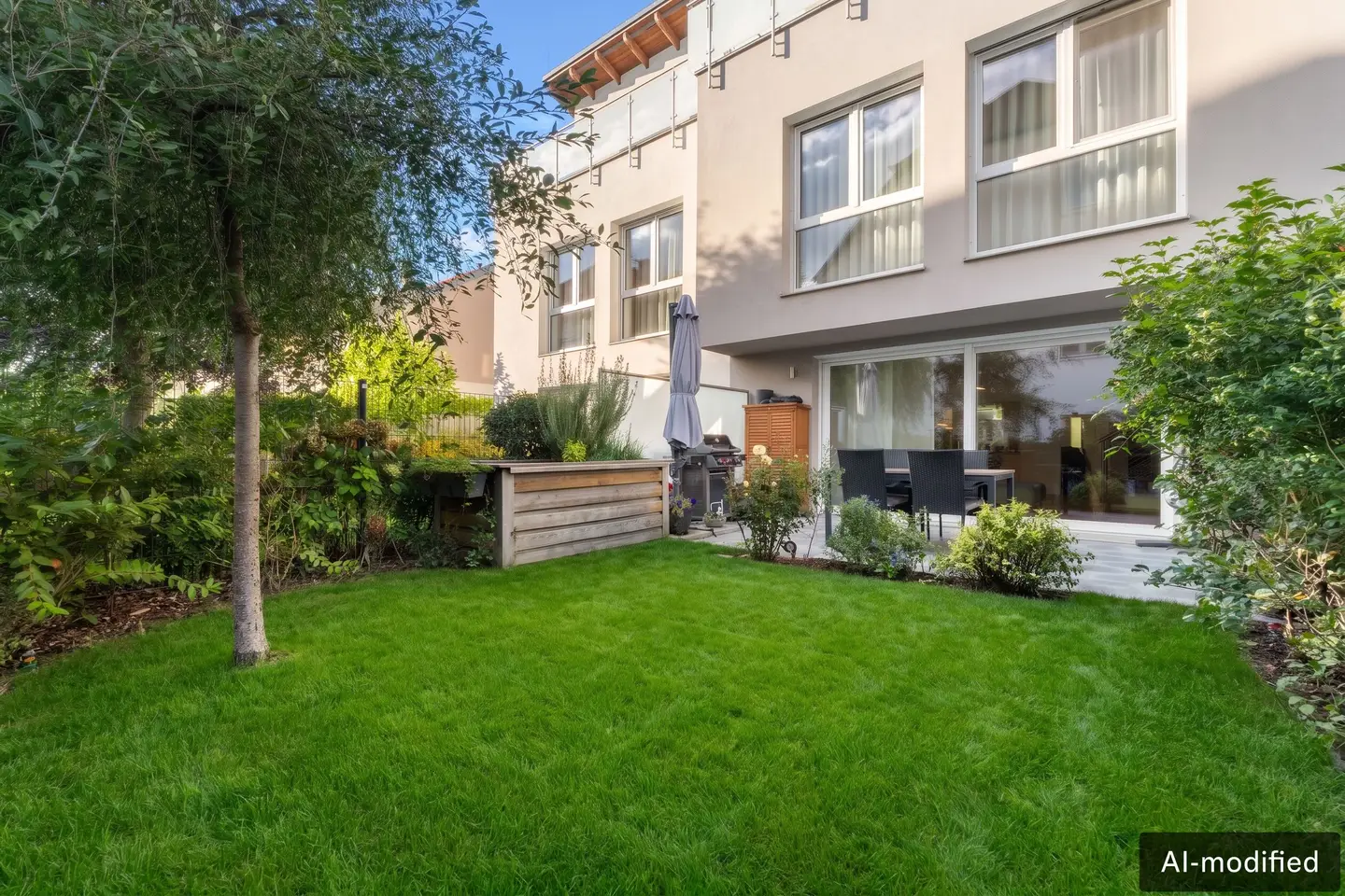 Family apartment with private garden and underground parking
