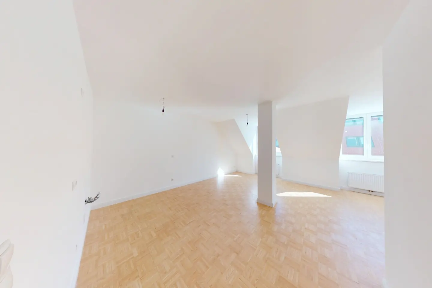 Urban living with private garden – renovated 2-room apartment in prime location of Lend