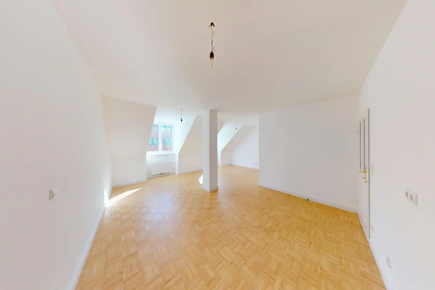 Urban living with private garden – renovated 2-room apartment in prime location of Lend