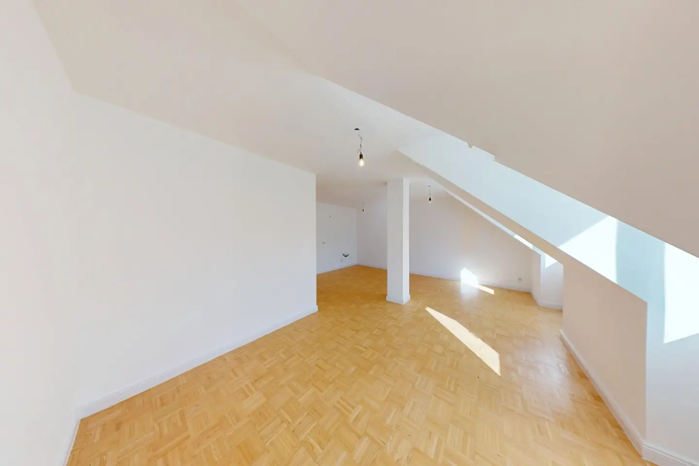 Urban living with private garden – renovated 2-room apartment in prime location of Lend
