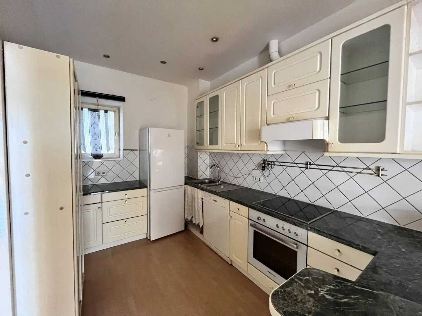 Graz near Citypark: 3 room apartment in central location, lift comfort and generous living area