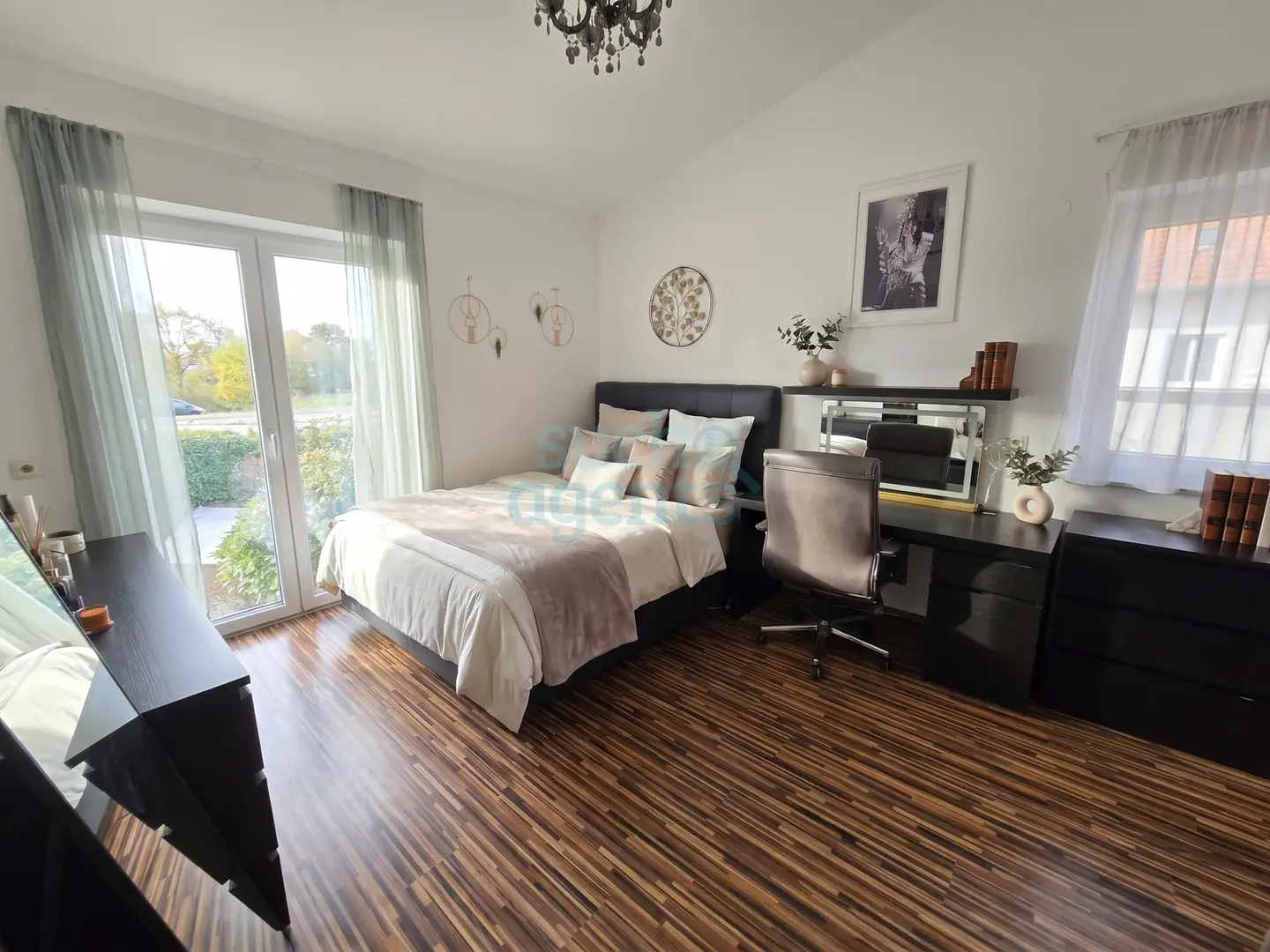 Family apartment with large private garden and double garage