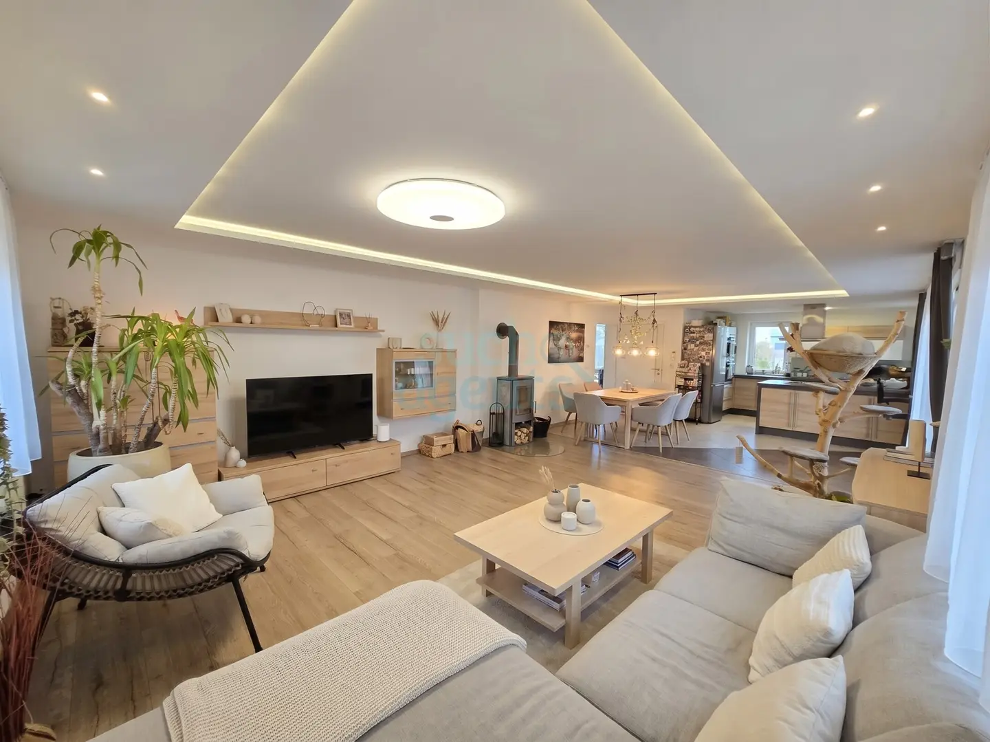 Family apartment with large private garden and double garage