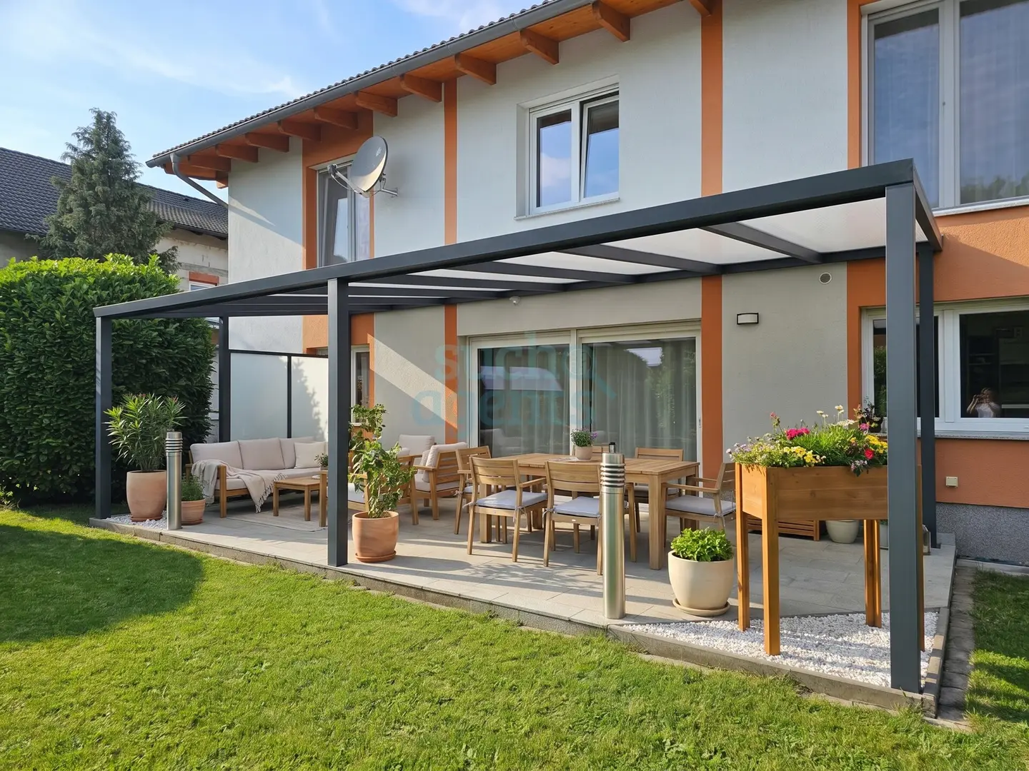 Family apartment with large private garden and double garage