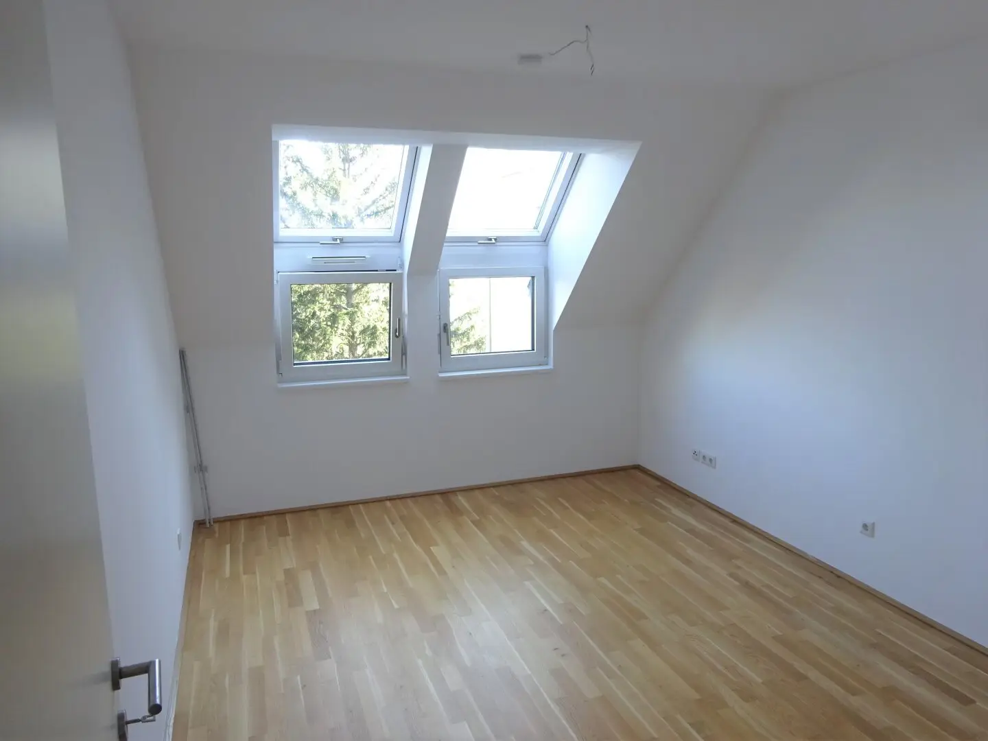 Beautiful sunny 83m² terrace apartment, second occupancy, 3 rooms, centrally accessible, 5 min to U1 Kagraner Platz