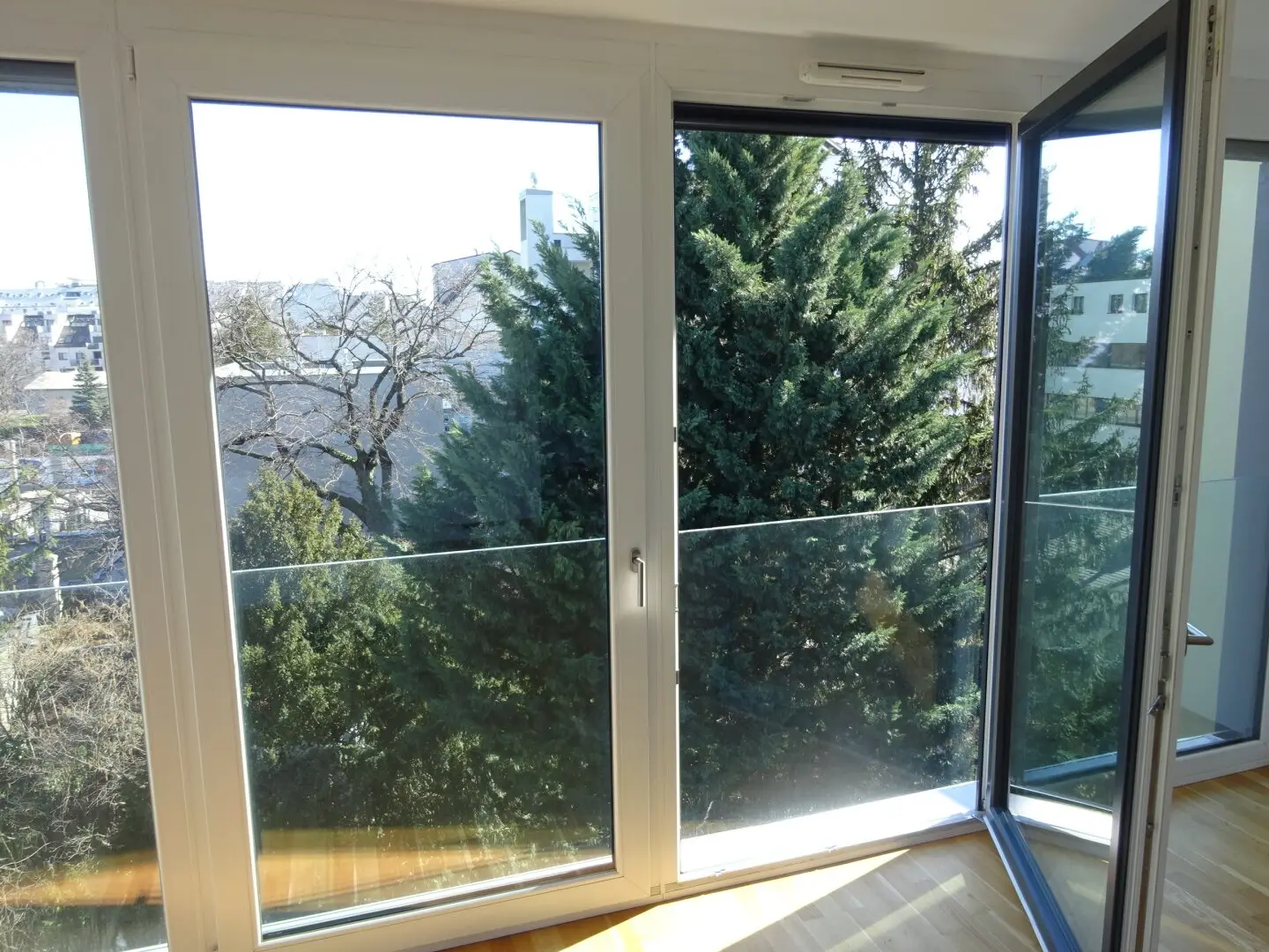 Beautiful sunny 83m² terrace apartment, second occupancy, 3 rooms, centrally accessible, 5 min to U1 Kagraner Platz