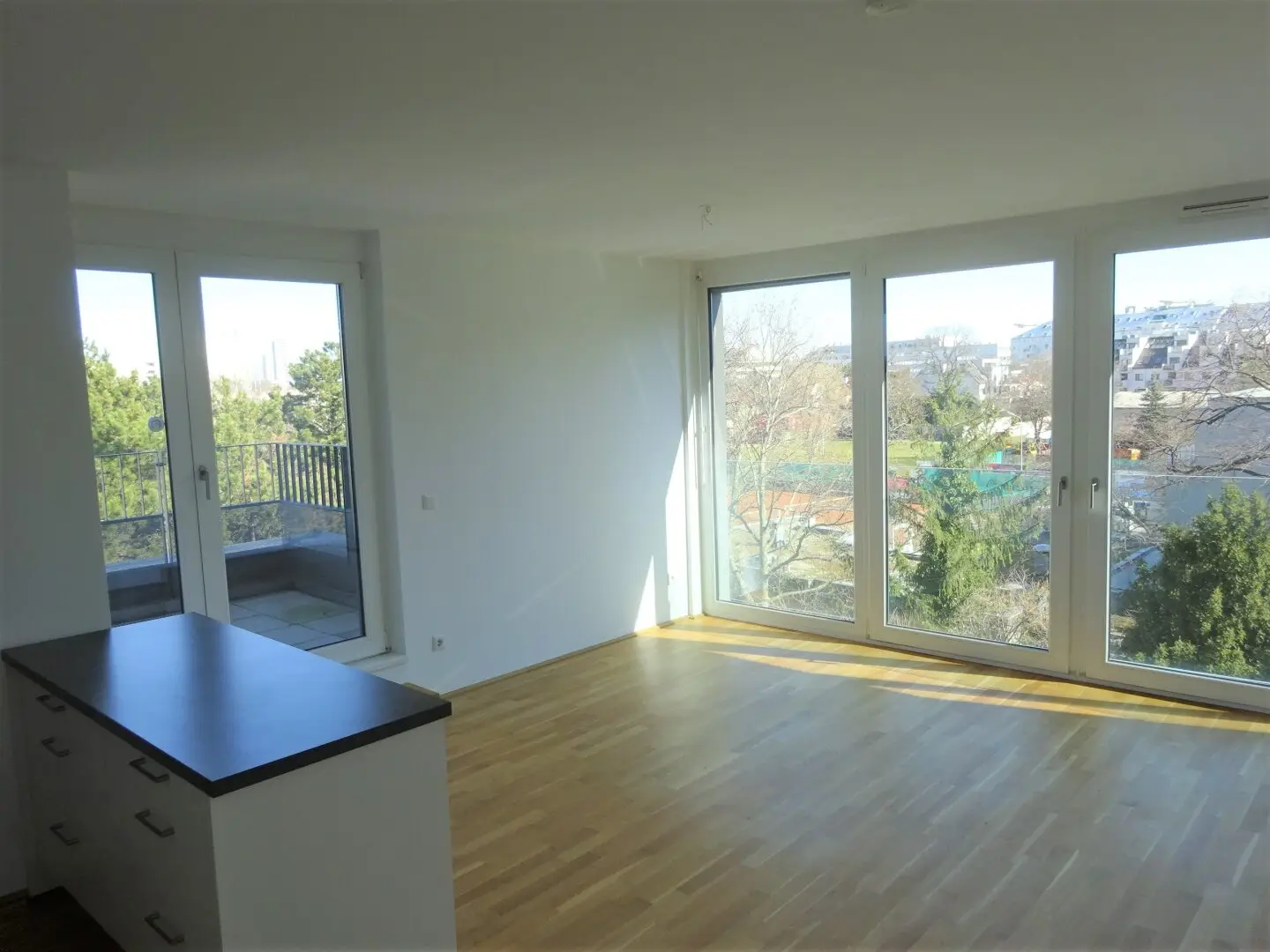 Beautiful sunny 83m² terrace apartment, second occupancy, 3 rooms, centrally accessible, 5 min to U1 Kagraner Platz