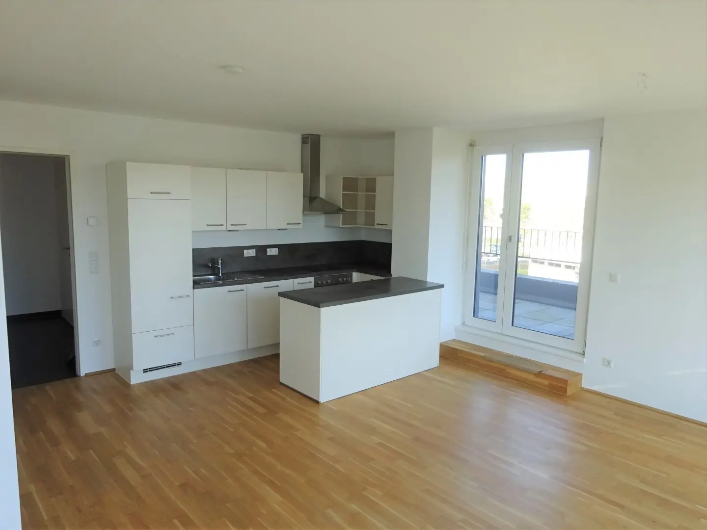 Beautiful sunny 83m² terrace apartment, second occupancy, 3 rooms, centrally accessible, 5 min to U1 Kagraner Platz