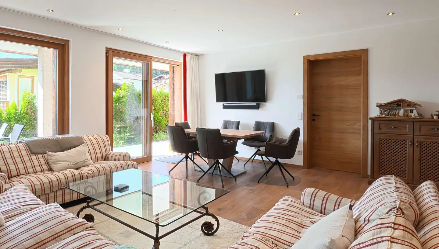 Vollmöblierte Wohnung mit Westterrasse und Sauna