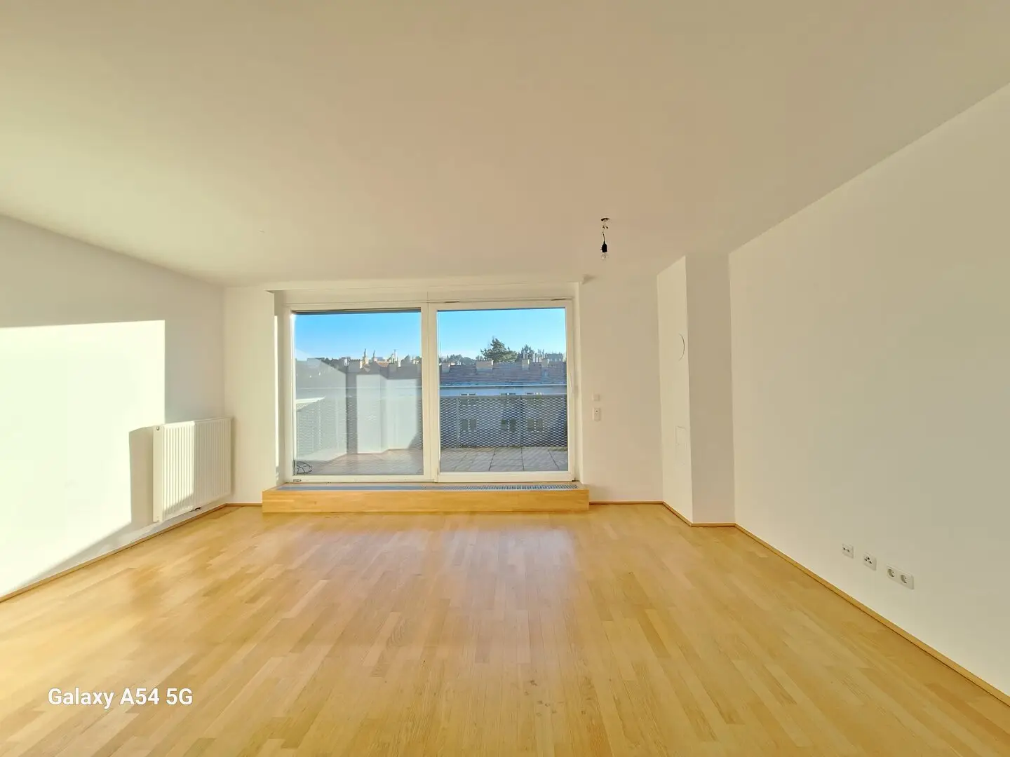 Comfortable living 4-room attic apartment with balcony in Döbling