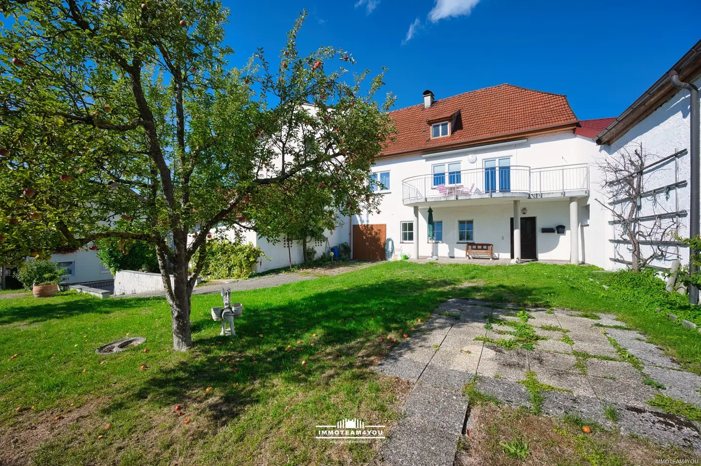 Quiet apartment with garden close to the lake