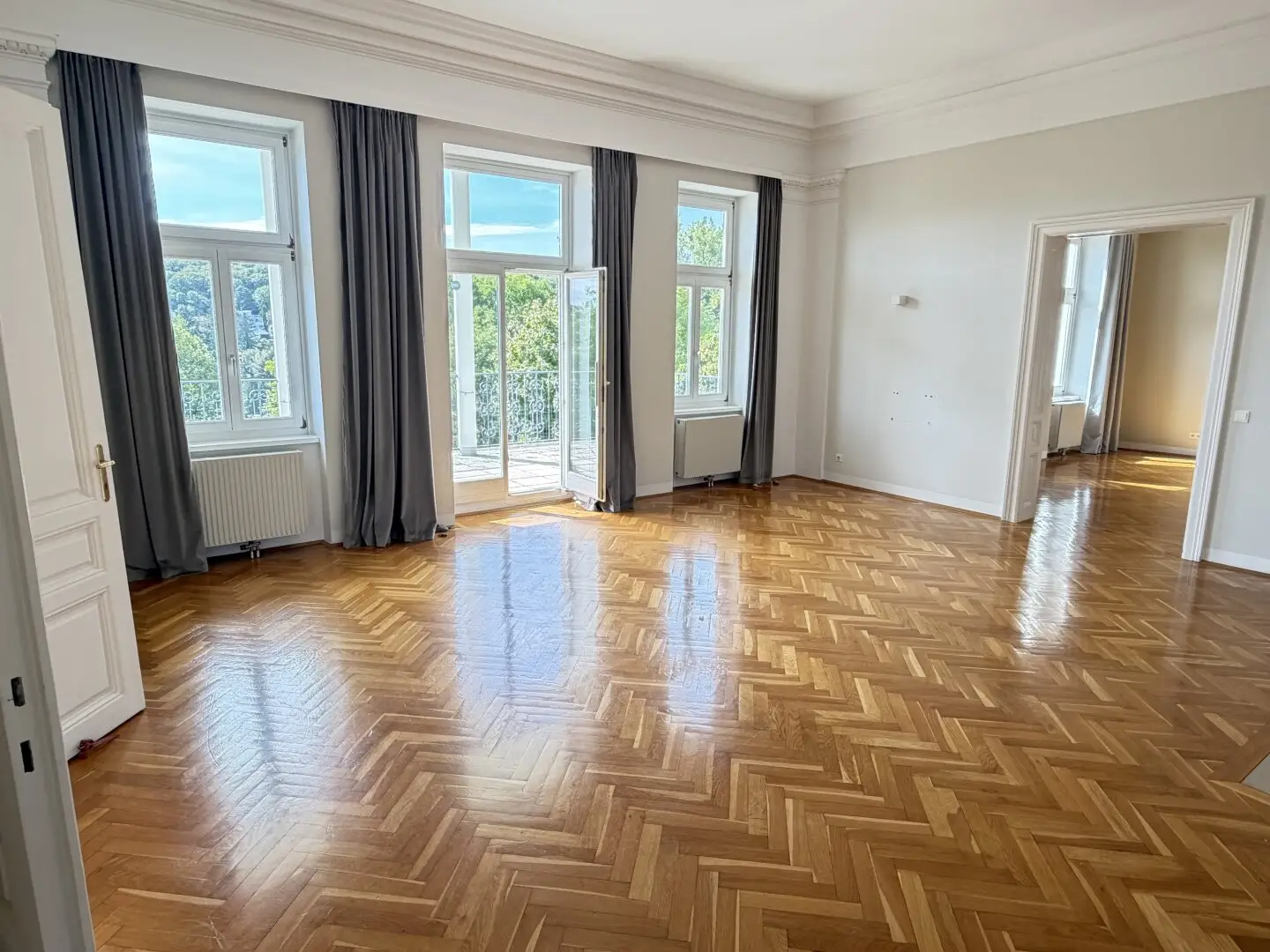 Exceptional 5-room period apartment | southeast terrace | impressive distant view | Salmannsdorf