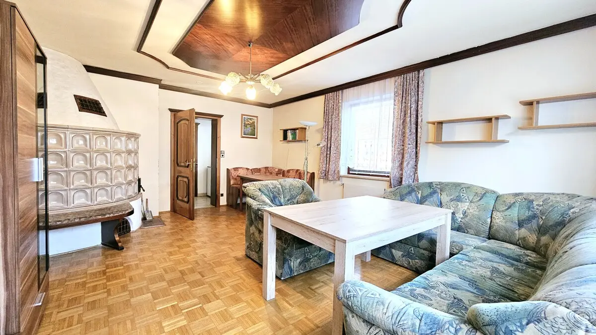 Ground floor apartment with large garden and garage