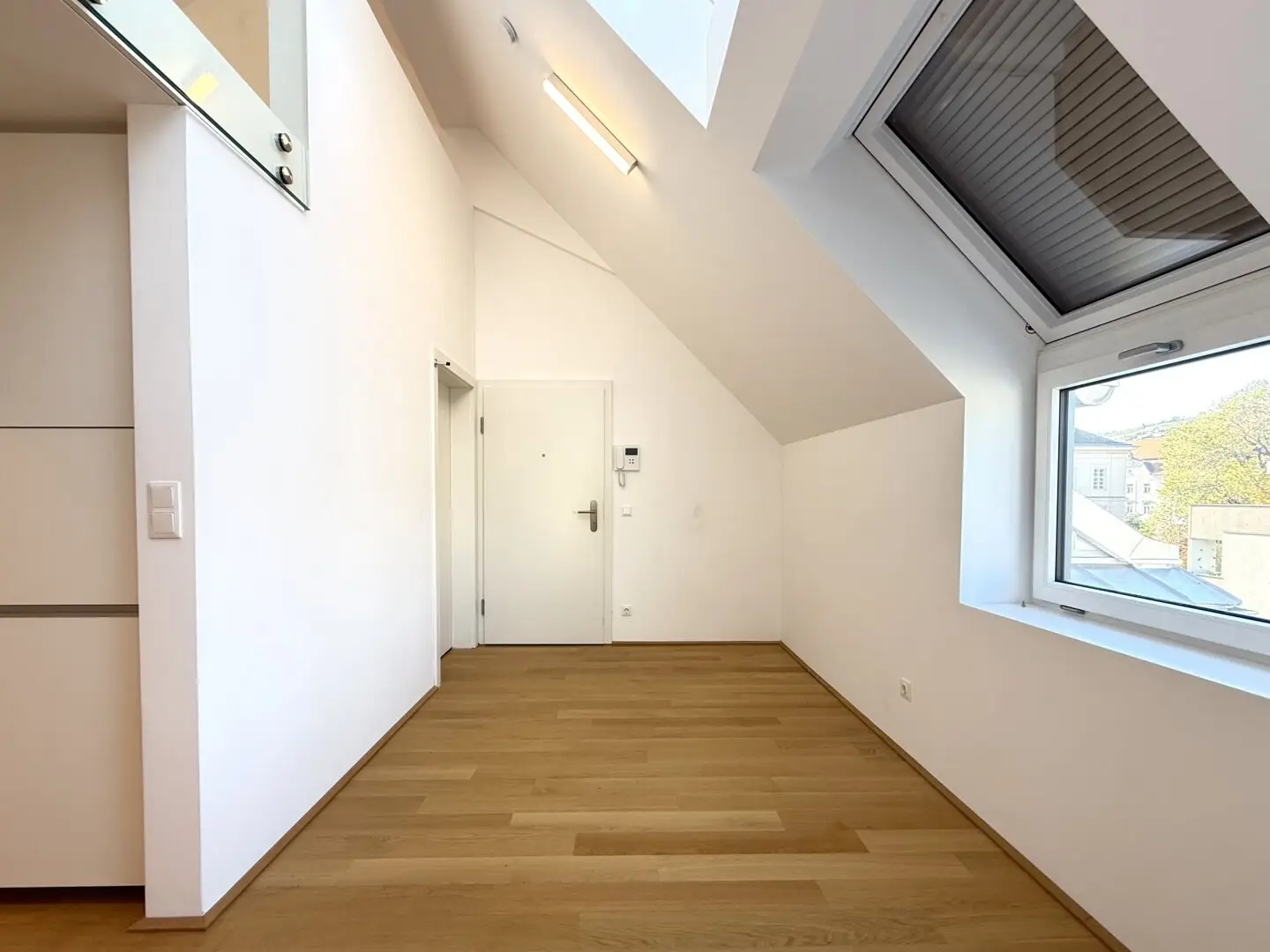 Neuwertige 2-Zimmer Dachgeschoßwohnung mit Garten in 3500 Krems