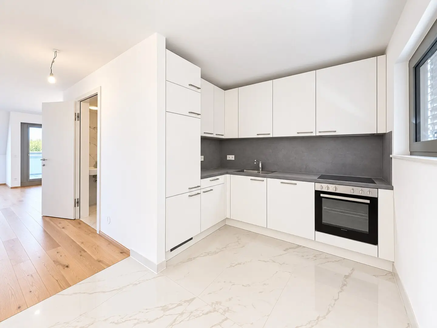 PÄRCHEN-HIT: moderne Wohnung mit Balkon I vor den Toren Wiens I hochwertige Ausstattung I gute Verkehrsanbindung