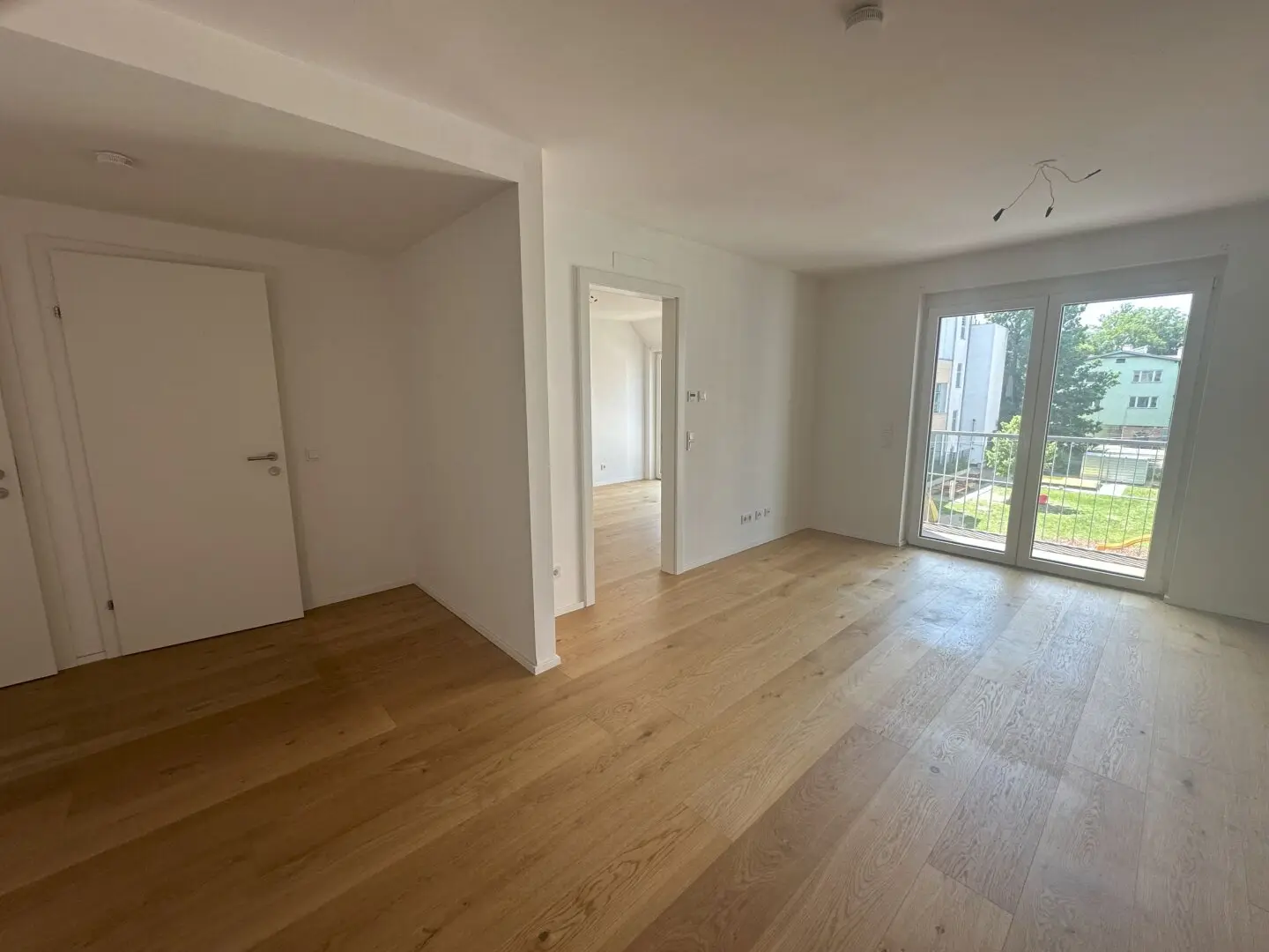 Cooles Top mit westseitiger Terrasse und Loggia Heizung/Kühlung inklusive.- Nähe Kirchenplatz Atzgersdorf.
