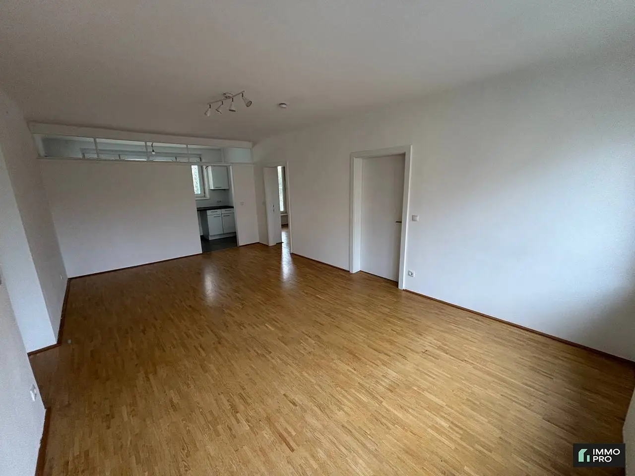 Bright 3-room apartment with balcony