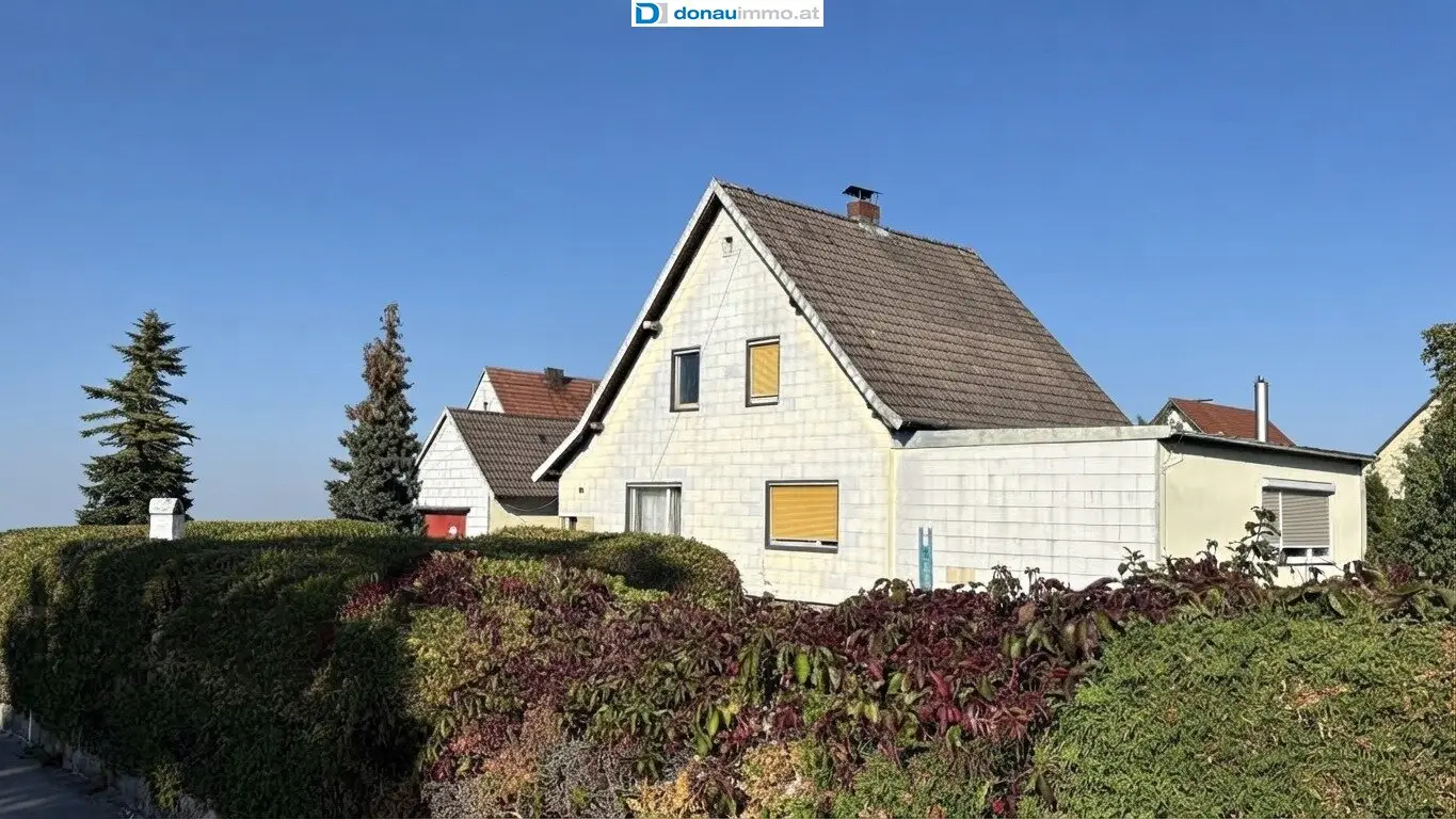 Single-family house in Ansfelden, 135 m² living space divided into 4.5 rooms with large garden and a garage for a family