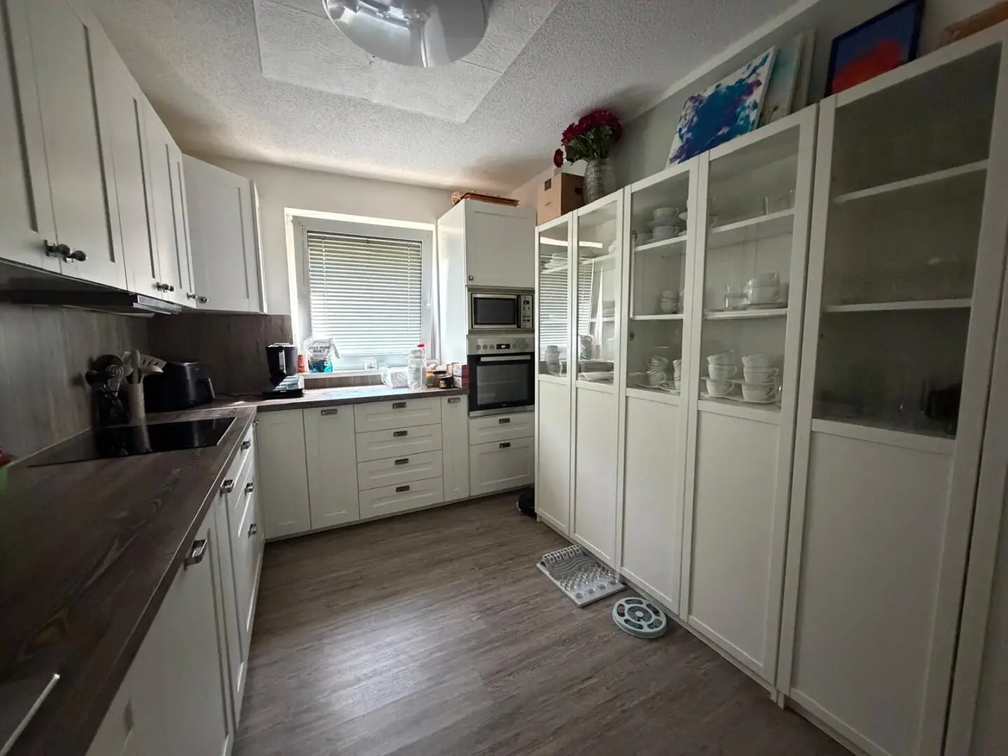Well-kept 4-room apartment with loggia, parking space, green view and very good infrastructure in Brunn am Gebirge