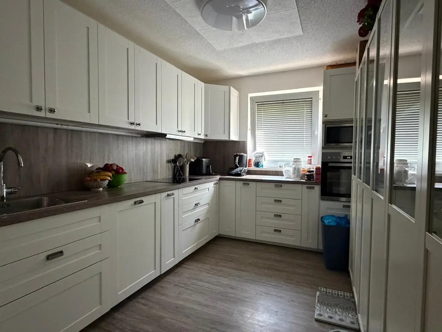 Well-kept 4-room apartment with loggia, parking space, green view and very good infrastructure in Brunn am Gebirge