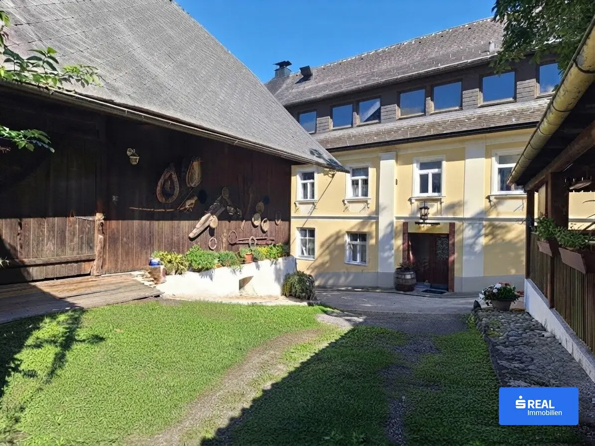 Former country inn/guesthouse with historic building ensemble and large development potential in the middle Lavant Valley