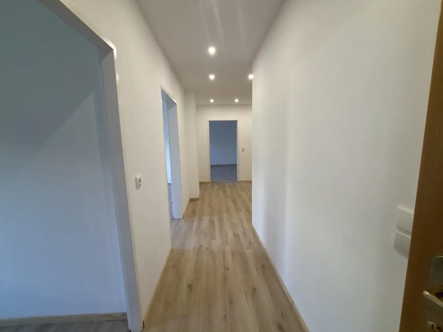 COMING SOON! Charmante Wohnung im neuen Glanz zu verkaufen Neu renovierte 3-Zimmer Wohnung mit verglaster Loggia Kleinmünchen / Linz