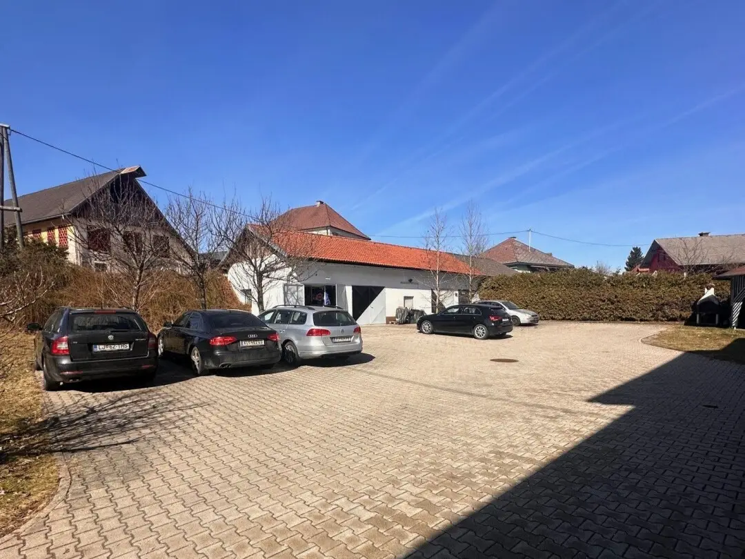 Bright apartment with west balcony and parking