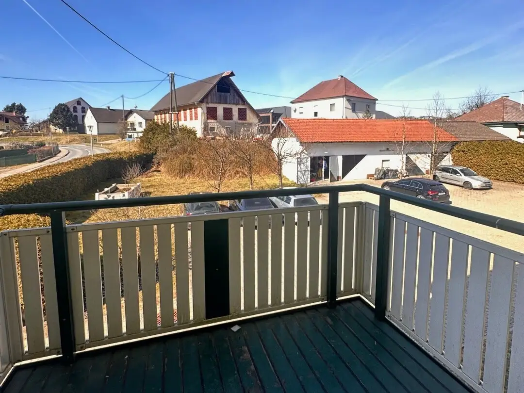 Bright apartment with west balcony and parking