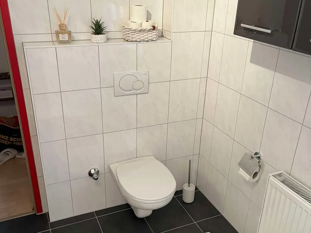 Sunny apartment with east balcony and free parking