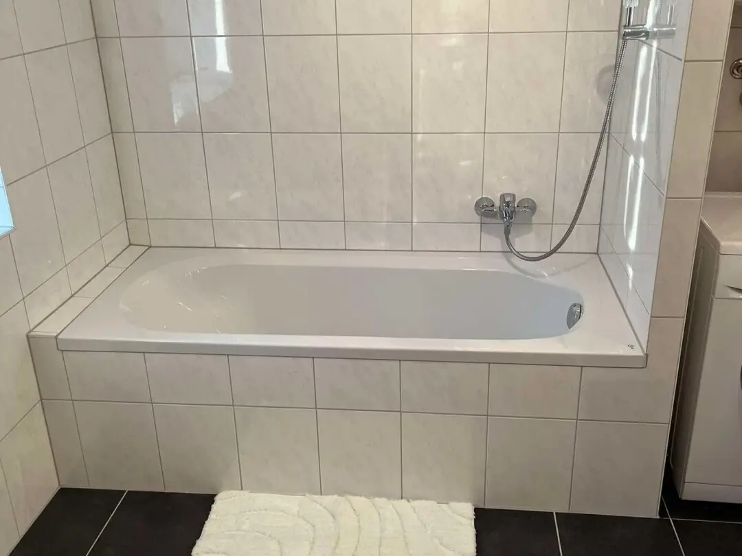 Sunny apartment with east balcony and free parking
