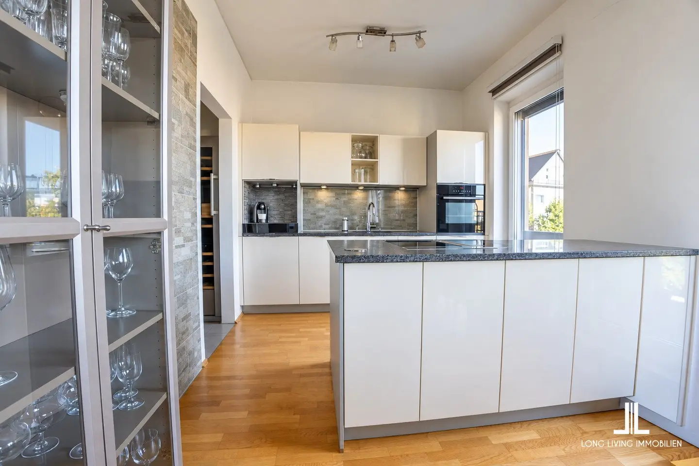 Your penthouse on two levels with generous feel-good terrace in a quiet location