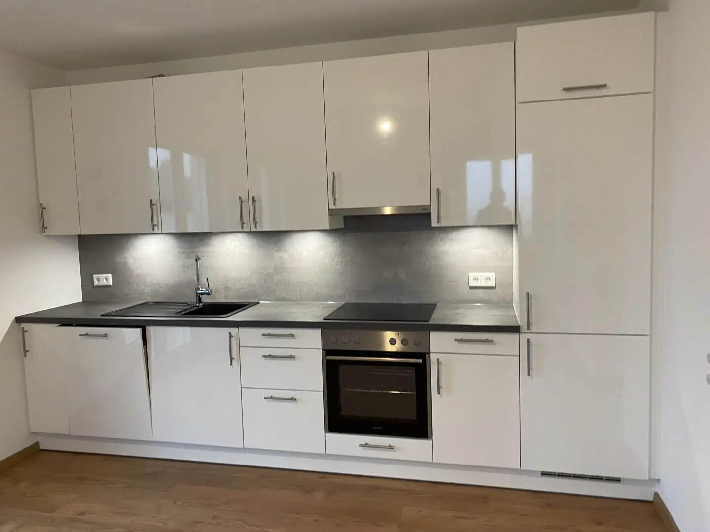 Mietwohnung mit Balkon inkl. Komplettküche und Stellplatz