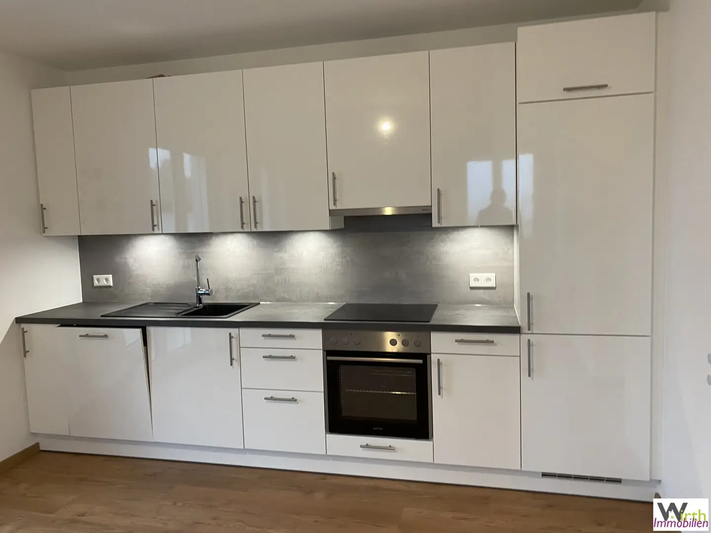 Mietwohnung mit Balkon inkl. Komplettküche und Stellplatz