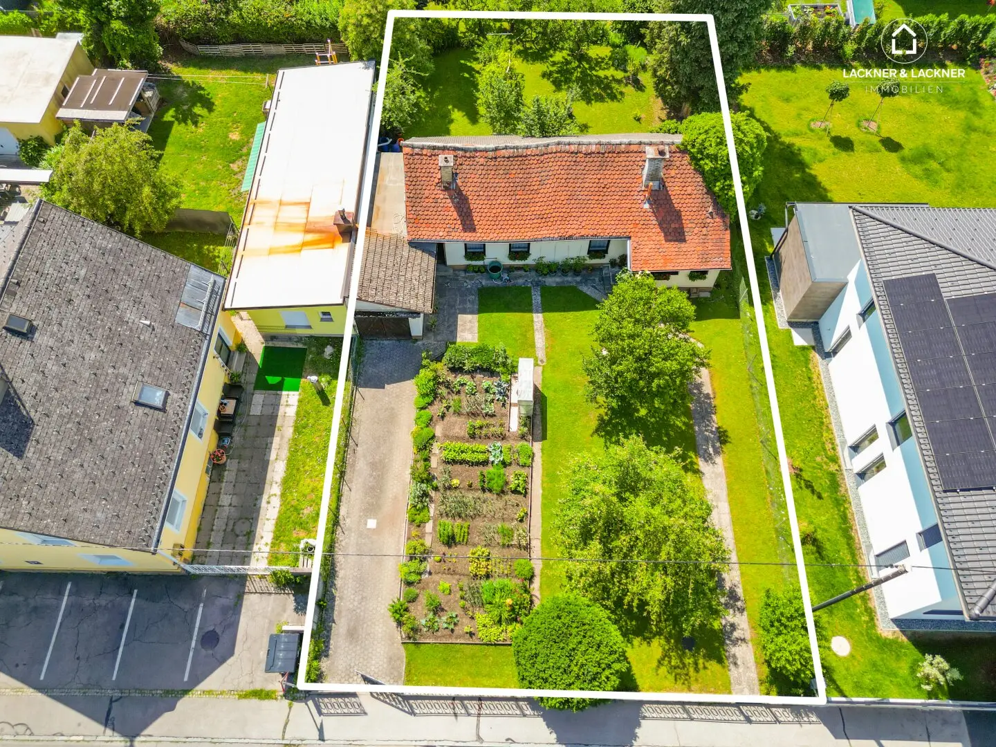 Waidmannsdorf - Residential house with beautiful garden in sought-after location of Klagenfurt - FOR SALE!