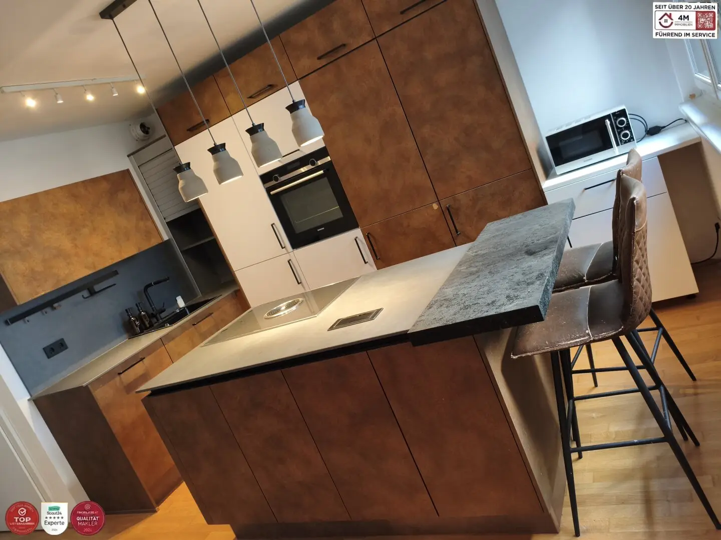 Exquisites Neubau-Juwel im Botschaftsviertel: Moderne 3-Zimmer-Wohnung mit Sicherheitsfeatures, Eigengarten und Wohnküche mit Kochinsel