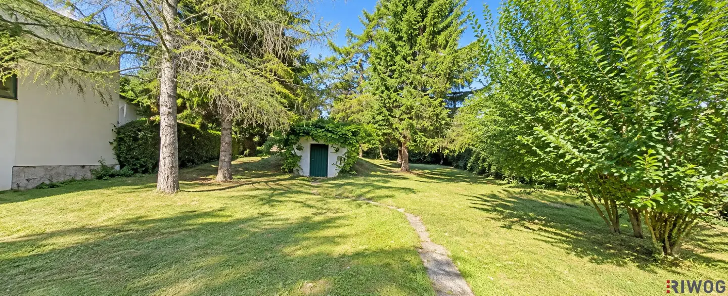 1,040 m² plot in Hautzendorf | House with expansion potential and earth cellar